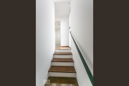Escada de casa de condomínio à venda com 3 quartos, 250m² em Vila São Silvestre, São Paulo