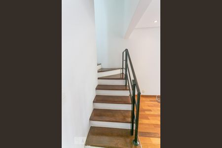 Escada de casa de condomínio à venda com 3 quartos, 250m² em Vila São Silvestre, São Paulo