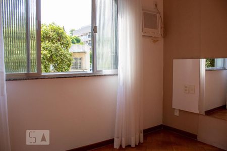 Quarto  de apartamento à venda com 1 quarto, 60m² em Maracanã, Rio de Janeiro