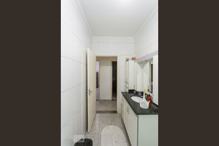 Casa à venda com 250m², 4 quartos e 3 vagas Casa à venda com 250m², 4 quartos e 3 vagasBanheiro