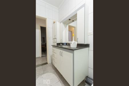 Casa à venda com 250m², 4 quartos e 3 vagas Casa à venda com 250m², 4 quartos e 3 vagasBanheiro