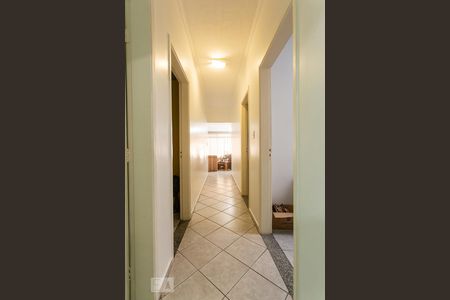 Casa à venda com 250m², 4 quartos e 3 vagas Casa à venda com 250m², 4 quartos e 3 vagasCorredor