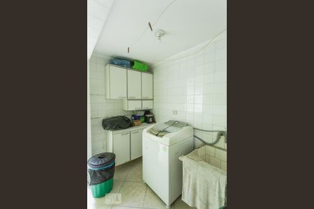 Casa à venda com 250m², 4 quartos e 3 vagas Casa à venda com 250m², 4 quartos e 3 vagasLavanderia