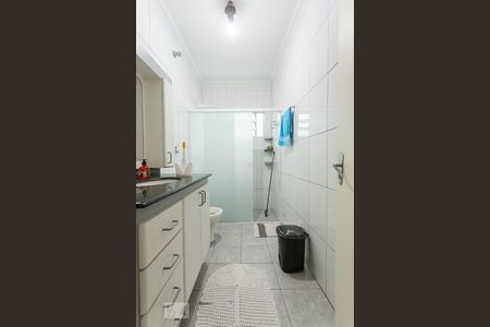 Casa à venda com 250m², 4 quartos e 3 vagas Casa à venda com 250m², 4 quartos e 3 vagasBanheiro