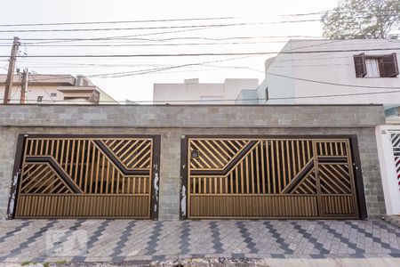 Casa à venda com 250m², 4 quartos e 3 vagas Casa à venda com 250m², 4 quartos e 3 vagasFachada