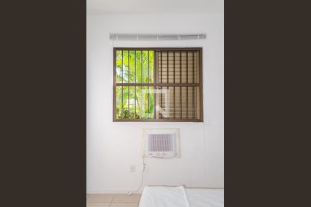 Suíte 01 - Dormitório de apartamento para alugar com 2 quartos, 80m² em Jurerê, Florianópolis