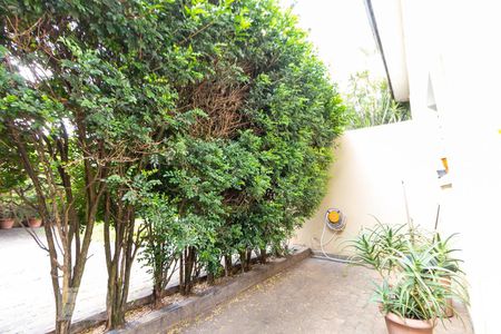 Casa à venda com 320m², 4 quartos e 5 vagas Casa à venda com 320m², 4 quartos e 5 vagasÁrea Externa