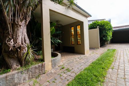 Casa à venda com 320m², 4 quartos e 5 vagas Casa à venda com 320m², 4 quartos e 5 vagasÁrea Externa