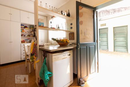 Casa à venda com 320m², 4 quartos e 5 vagas Casa à venda com 320m², 4 quartos e 5 vagasCozinha