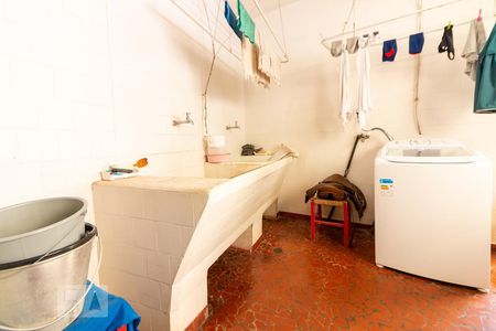 Casa à venda com 320m², 4 quartos e 5 vagas Casa à venda com 320m², 4 quartos e 5 vagasLavanderia