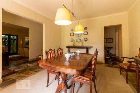 Casa à venda com 320m², 4 quartos e 5 vagas Casa à venda com 320m², 4 quartos e 5 vagasSala de Jantar