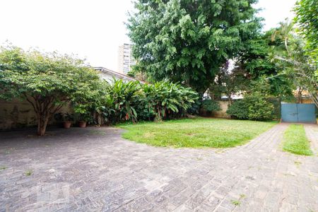 Casa à venda com 320m², 4 quartos e 5 vagas Casa à venda com 320m², 4 quartos e 5 vagasÁrea Externa