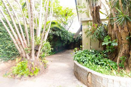 Casa à venda com 320m², 4 quartos e 5 vagas Casa à venda com 320m², 4 quartos e 5 vagasÁrea Externa