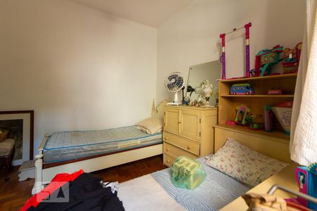 Casa à venda com 320m², 4 quartos e 5 vagas Casa à venda com 320m², 4 quartos e 5 vagasQuarto de Serviço