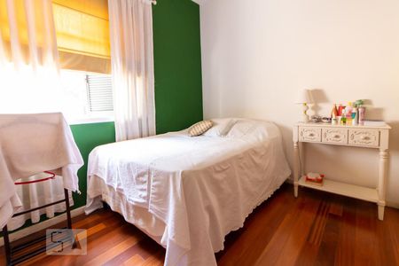 Casa à venda com 320m², 4 quartos e 5 vagas Casa à venda com 320m², 4 quartos e 5 vagasQuarto 2