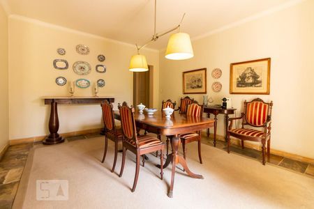 Casa à venda com 320m², 4 quartos e 5 vagas Casa à venda com 320m², 4 quartos e 5 vagasSala de Jantar