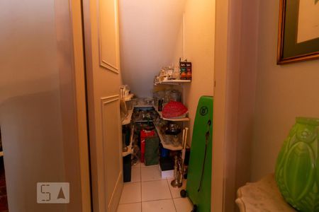 Casa à venda com 320m², 4 quartos e 5 vagas Casa à venda com 320m², 4 quartos e 5 vagasDispensa