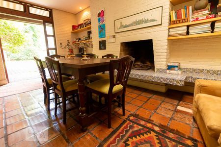 Casa à venda com 320m², 4 quartos e 5 vagas Casa à venda com 320m², 4 quartos e 5 vagasSala de Jogos