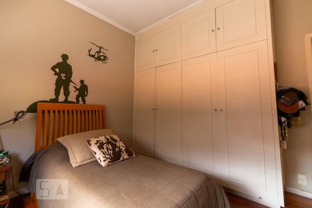 Casa à venda com 320m², 4 quartos e 5 vagas Casa à venda com 320m², 4 quartos e 5 vagasQuarto 3