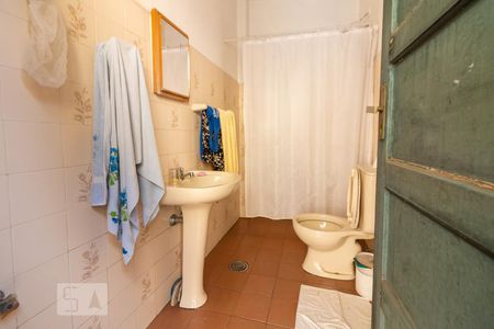 Casa à venda com 320m², 4 quartos e 5 vagas Casa à venda com 320m², 4 quartos e 5 vagasBanheiro de Serviço