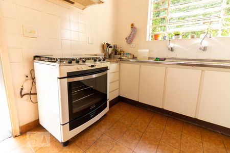 Casa à venda com 320m², 4 quartos e 5 vagas Casa à venda com 320m², 4 quartos e 5 vagasCozinha