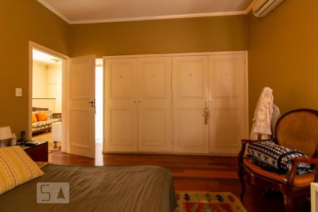 Casa à venda com 320m², 4 quartos e 5 vagas Casa à venda com 320m², 4 quartos e 5 vagasSuíte