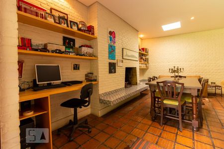 Casa à venda com 320m², 4 quartos e 5 vagas Casa à venda com 320m², 4 quartos e 5 vagasSala de Jogos