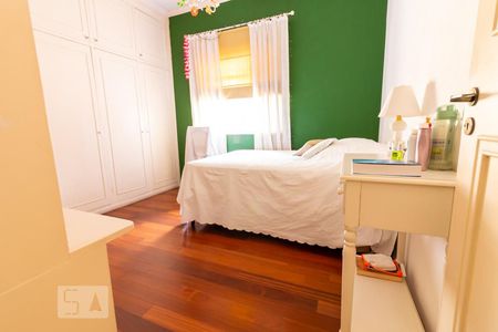 Casa à venda com 320m², 4 quartos e 5 vagas Casa à venda com 320m², 4 quartos e 5 vagasQuarto 2