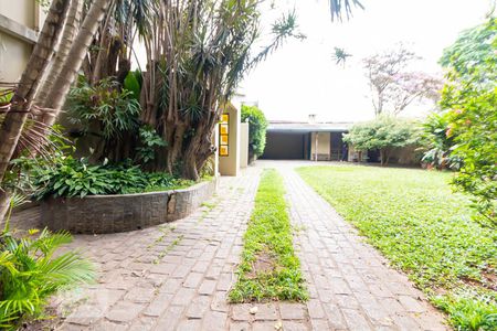 Casa à venda com 320m², 4 quartos e 5 vagas Casa à venda com 320m², 4 quartos e 5 vagasÁrea Externa