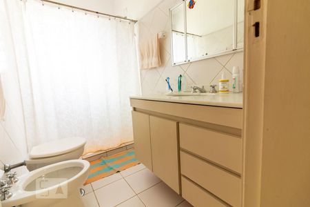 Casa à venda com 320m², 4 quartos e 5 vagas Casa à venda com 320m², 4 quartos e 5 vagasBanheiro