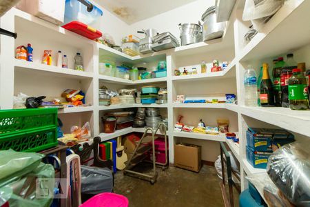 Casa à venda com 320m², 4 quartos e 5 vagas Casa à venda com 320m², 4 quartos e 5 vagasDispensa