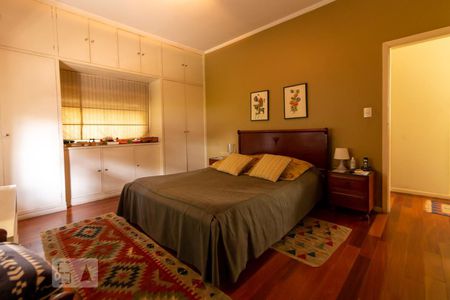 Casa à venda com 320m², 4 quartos e 5 vagas Casa à venda com 320m², 4 quartos e 5 vagasSuíte