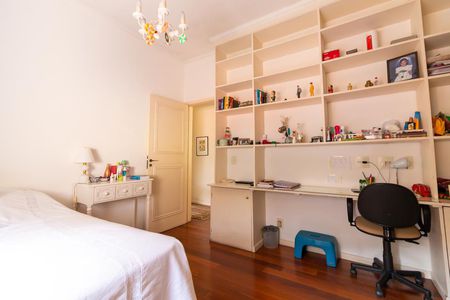 Casa à venda com 320m², 4 quartos e 5 vagas Casa à venda com 320m², 4 quartos e 5 vagasQuarto 2