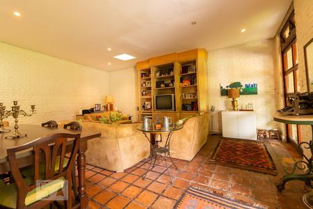 Casa à venda com 320m², 4 quartos e 5 vagas Casa à venda com 320m², 4 quartos e 5 vagasSala de Jogos