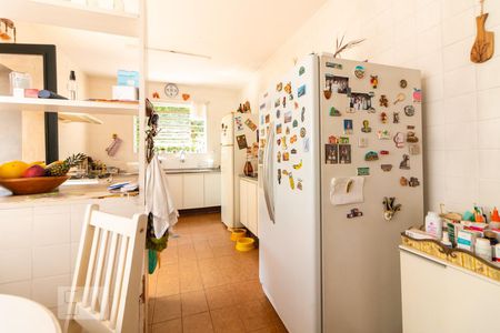 Casa à venda com 320m², 4 quartos e 5 vagas Casa à venda com 320m², 4 quartos e 5 vagasCozinha