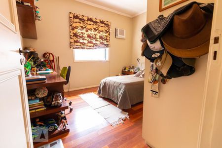 Casa à venda com 320m², 4 quartos e 5 vagas Casa à venda com 320m², 4 quartos e 5 vagasQuarto 3