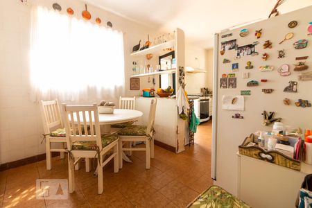 Casa à venda com 320m², 4 quartos e 5 vagas Casa à venda com 320m², 4 quartos e 5 vagasCozinha