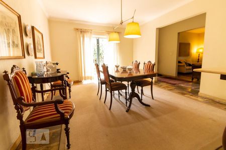 Casa à venda com 320m², 4 quartos e 5 vagas Casa à venda com 320m², 4 quartos e 5 vagasSala de Jantar