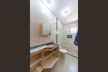 Banheiro de kitnet/studio para alugar com 1 quarto, 20m² em Vila São Pedro, Santo André
