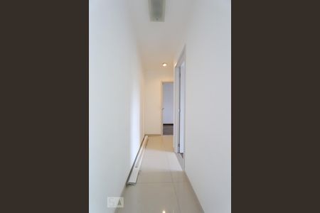 Corredor de apartamento para alugar com 2 quartos, 59m² em Vila Suzana, São Paulo