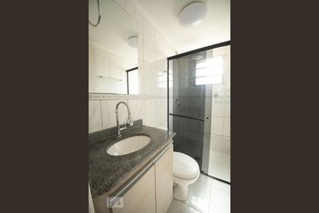 banheiro de apartamento à venda com 2 quartos, 48m² em Vila Industrial, Campinas
