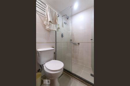 Banheiro de kitnet/studio para alugar com 1 quarto, 45m² em Barra da Tijuca, Rio de Janeiro