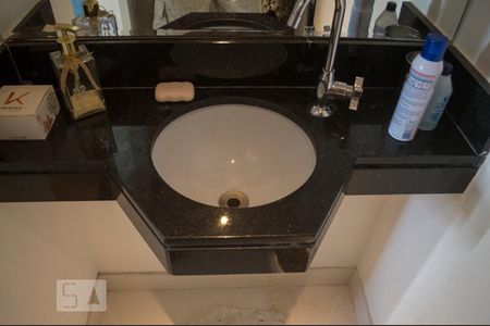 Lavabo de kitnet/studio para alugar com 1 quarto, 89m² em Vila Suzana, São Paulo