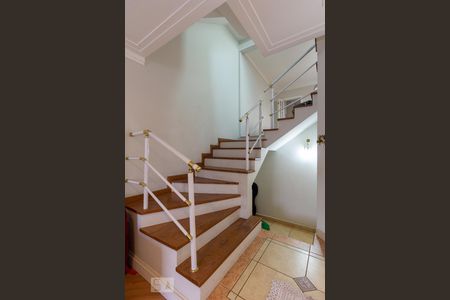 Escada de casa à venda com 3 quartos, 125m² em Jardim Ester Yolanda, São Paulo