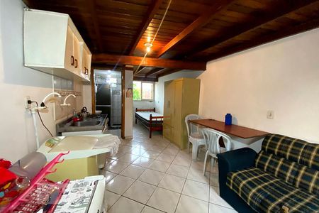 Sala e cozinha de kitnet/studio para alugar com 1 quarto, 18m² em Vicentina, São Leopoldo