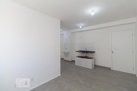 Sala e cozinha de apartamento à venda com 2 quartos, 40m² em Sítio da Figueira, São Paulo