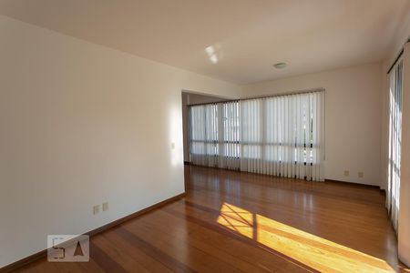 Sala de apartamento para alugar com 3 quartos, 115m² em Santo Antônio, Belo Horizonte