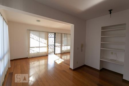 Sala de apartamento para alugar com 3 quartos, 115m² em Santo Antônio, Belo Horizonte