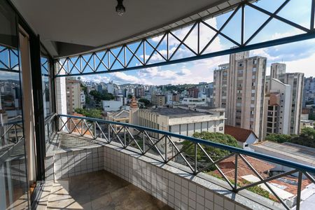 Varanda da sala de apartamento para alugar com 3 quartos, 115m² em Santo Antônio, Belo Horizonte