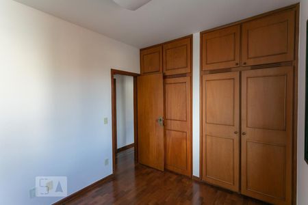 Quarto 1 de apartamento para alugar com 3 quartos, 115m² em Santo Antônio, Belo Horizonte